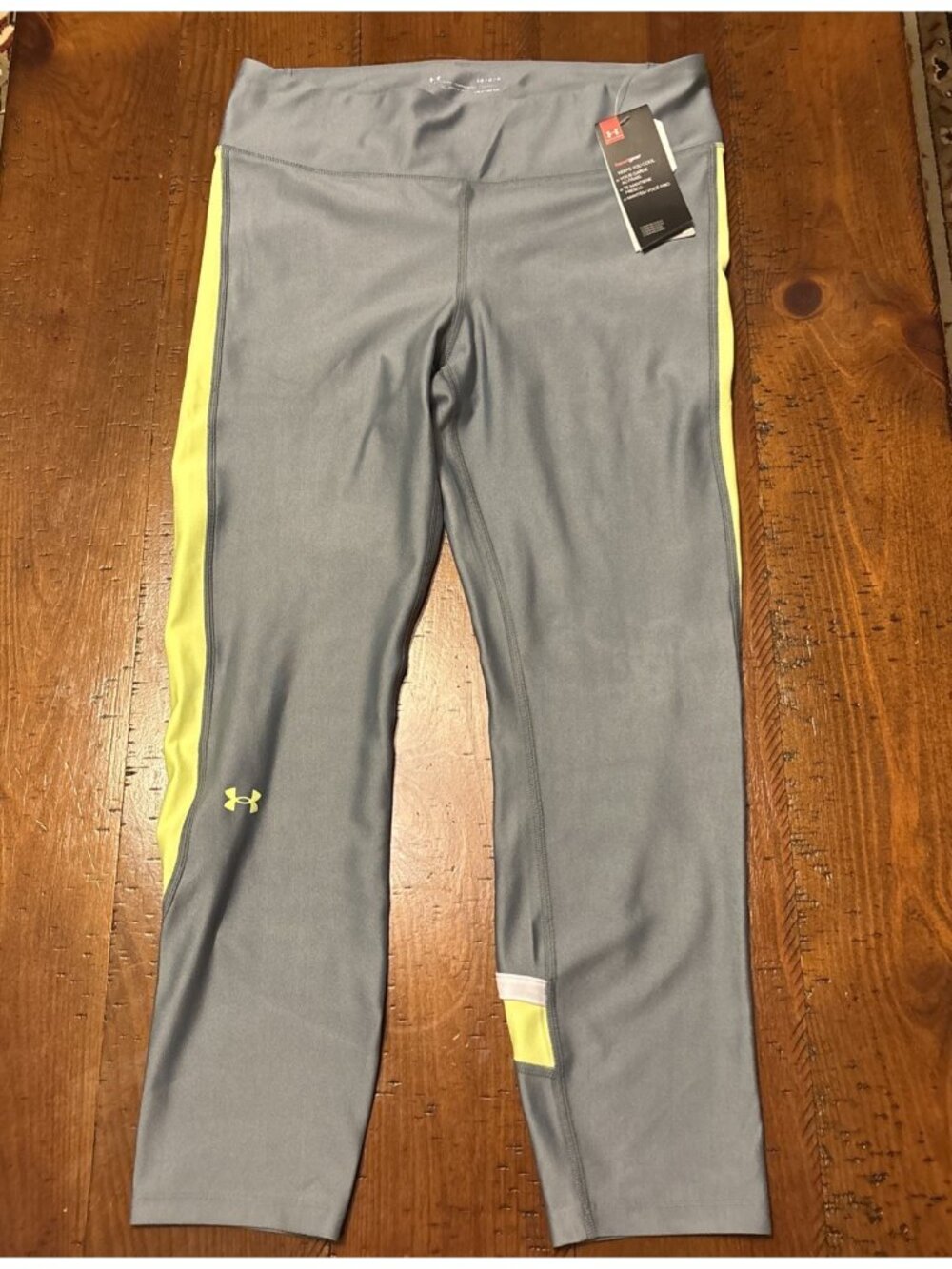 womens under Armour gray & Yellow Capri Leggings NWT Size Large